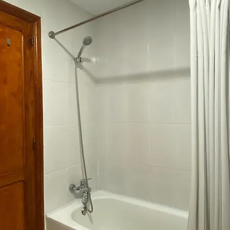 Amanecer Isleno Habitaciones, Private In A Shared 3-bedroom In Arrecife, Lanzarote *
