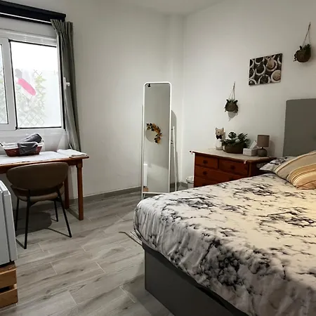 Amanecer Isleno Habitaciones, Private In A Shared 3-bedroom In Arrecife, Lanzarote Bed & Breakfast