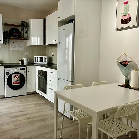 Amanecer Isleno Habitaciones, Private In A Shared 3-bedroom In Arrecife, Lanzarote *